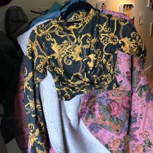 Chain pattern long sleeve crop